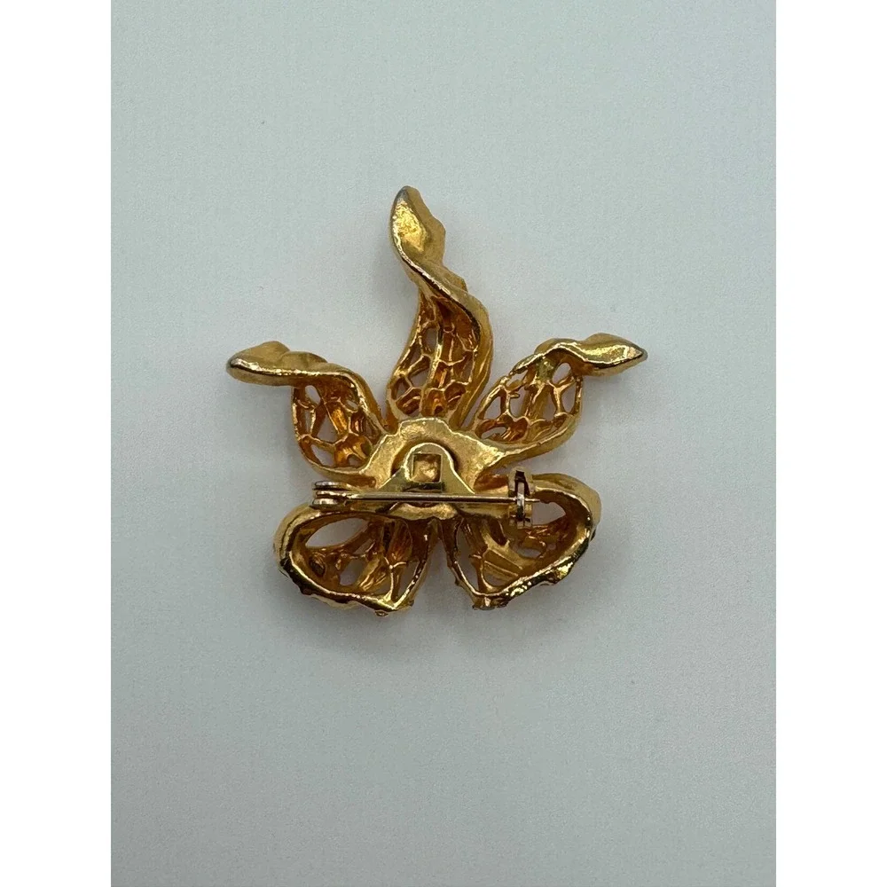 Vintage Gold Tone Openwork Flower Brooch Clear‎ Rhinestone Floral Pin 1.75 Inch